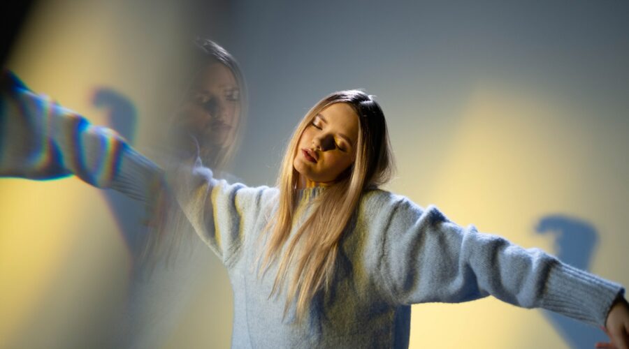 These Are The 12 Effects Of LSD To Expect During A Psychedelic Trip