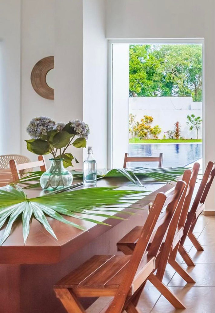 Beond Ibogaine Cancun, Mexico facilities: Large, group dining table.