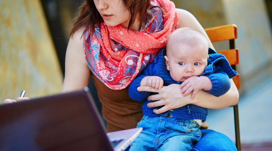 Mommy-Dosing: Why Are So Many Moms Microdosing Psychedelics?