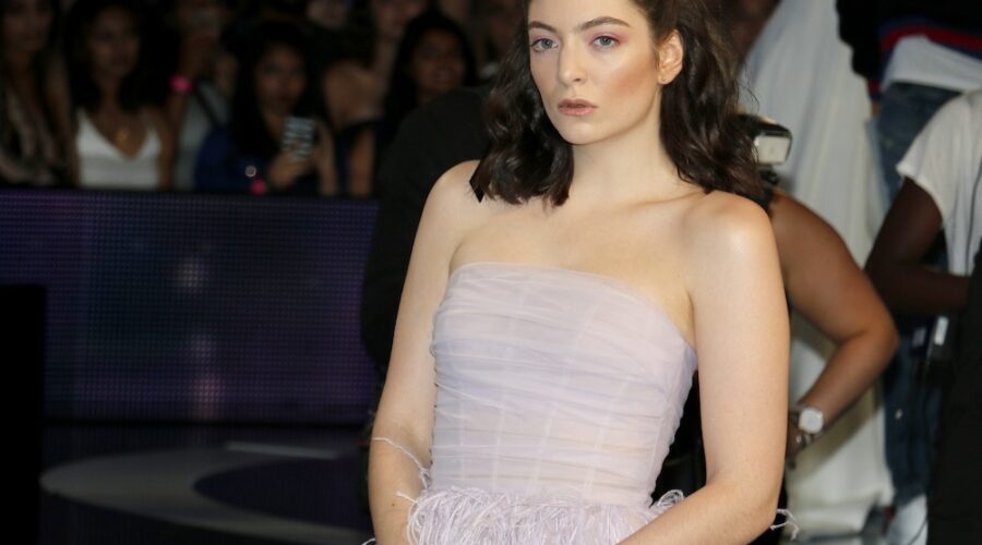 Lorde Says MDMA Therapy Helped Cure Her Stage Fright